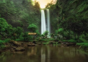 Pesona Curug Sanghyang Taraje yang Menawan