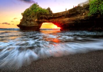 Pantai Karang Bolong Sejuta Pesona
