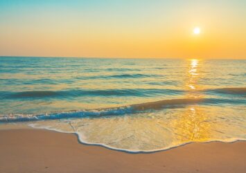 Berburu Sunrise di Pantai Bali