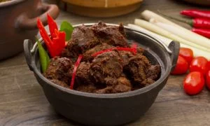 Rahasia Kelezatan Rendang Padang: Kuliner Legendaris dari Sumatra Barat yang Mendunia
