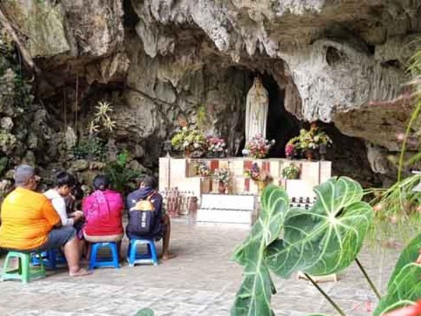 Gua Maria Lawangsih, Wisata Religi Bernuansa Alam di Kulon Progo