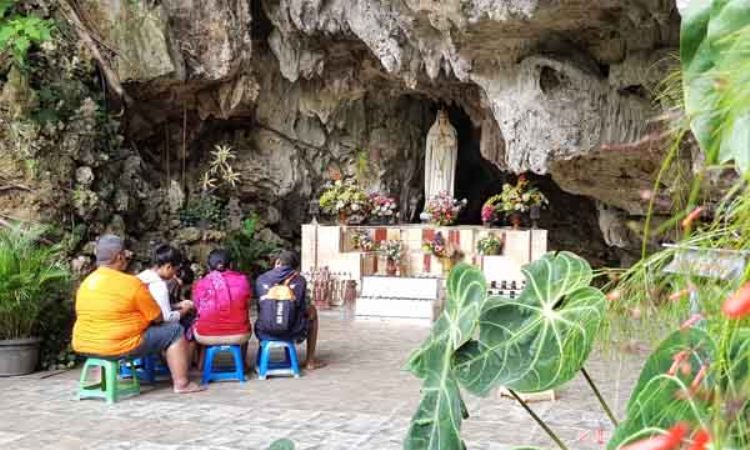Gua Maria Lawangsih, Wisata Religi Bernuansa Alam di Kulon Progo