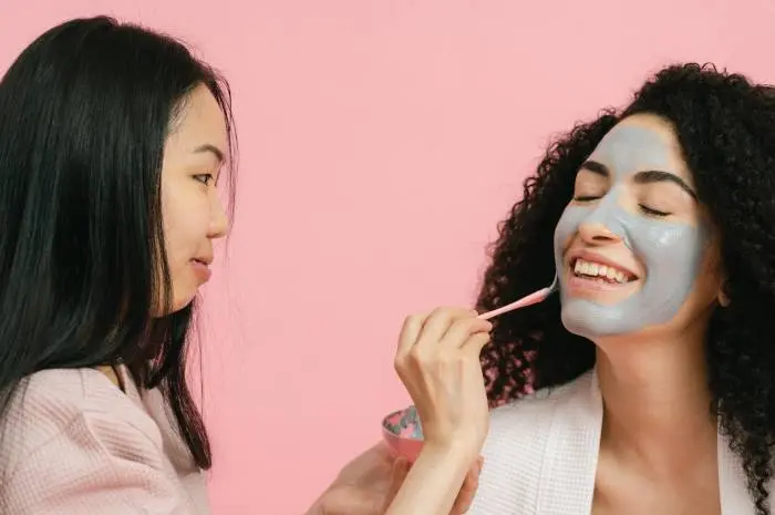 Spray Wajah DIY Dengan Air Mawar Sejuk: Bahan Alami Untuk Kulit Cantik Alami