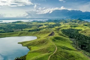 10 Wisata Alam Papua yang Memberikan Pengalaman Petualangan Seru dengan Panorama Eksotis