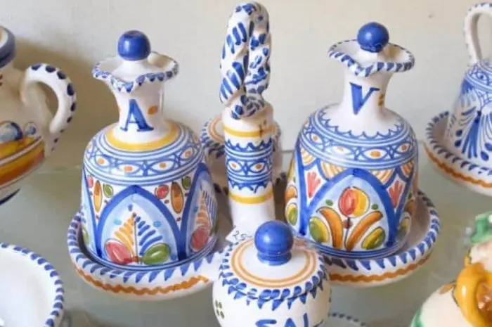 10 Oleh-Oleh Khas Spanyol yang Menggambarkan Keunikan Budaya & Tradisi Lokal