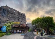 7 Hotel Unik di Indonesia: Menginap di Pohon, Bawah Laut, hingga Tebing!