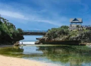 Pantai Kukup Gunungkidul: Menikmati Pasir Putih, Laut Dangkal, dan Eksotisme Pulau Karang