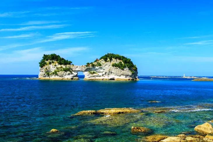 Pulau Engetsu - Lukisan Alam di Tengah Laut