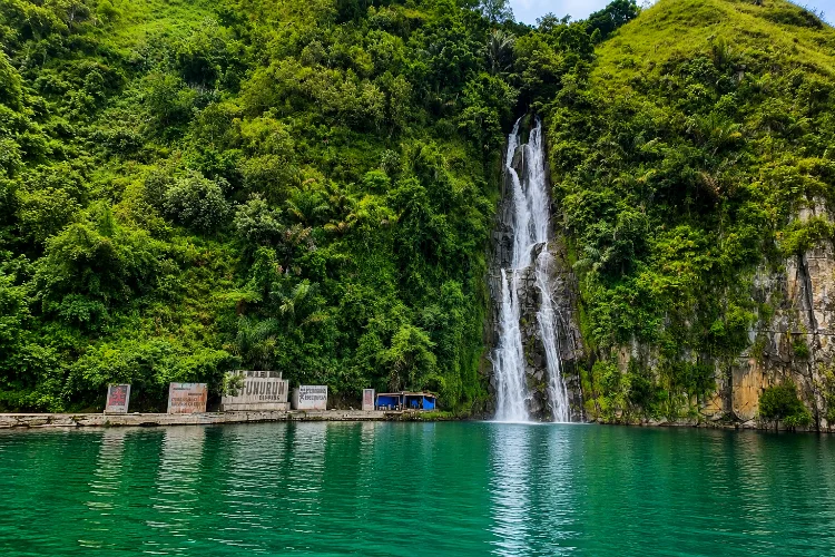 Air Terjun Situmurun Binangalom, Air Terjun yang Mengalir ke Danau Toba