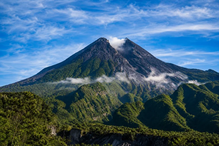 Gunung Merapi, Keraton Gaib dan Pasar Bubrah