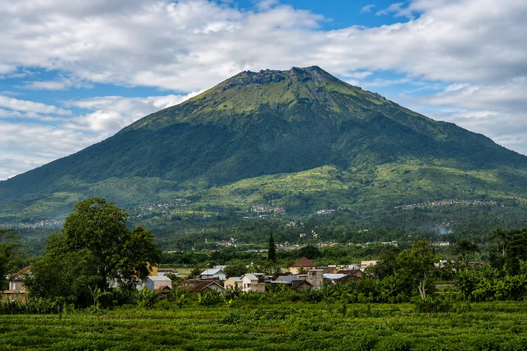Gunung Sumbing, Penampakan dan Jalur yang Membingungkan