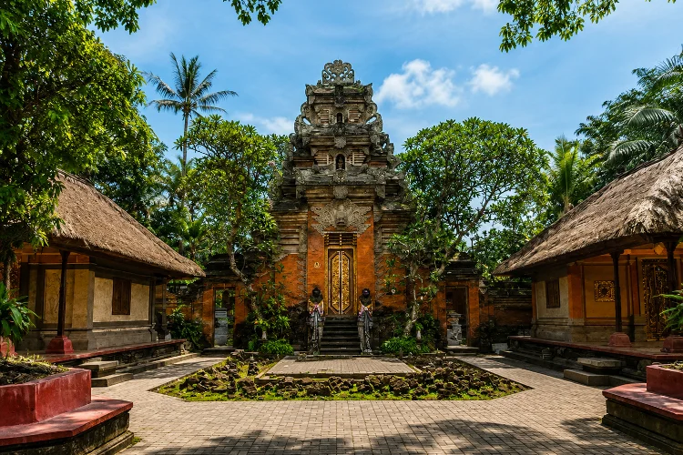 Istana Puri Saren, Wisata Sejarah dan Seni Tradisional