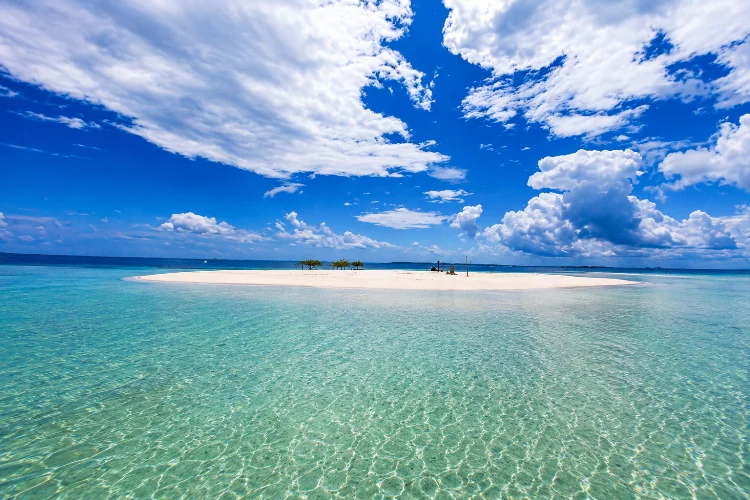 Pantai Pulau Segajah, Pantai Unik yang Muncul Saat Air Surut
