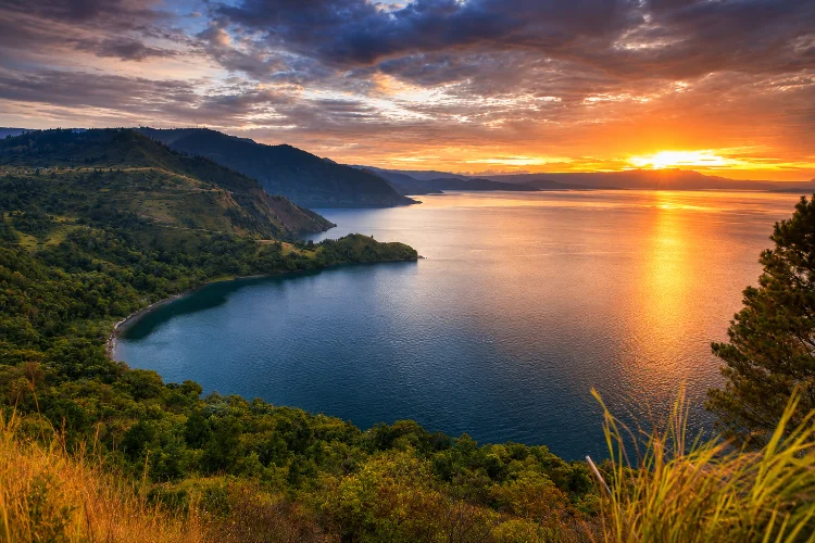 10 Tempat Wisata di Danau Toba yang Indah dan Hits